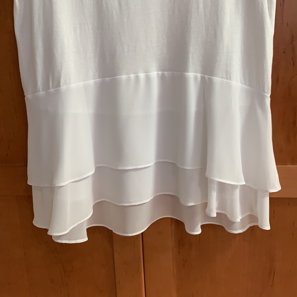 Michael Kors PM white short sleeve ruffled bottom shirt - Picture 2 of 3
